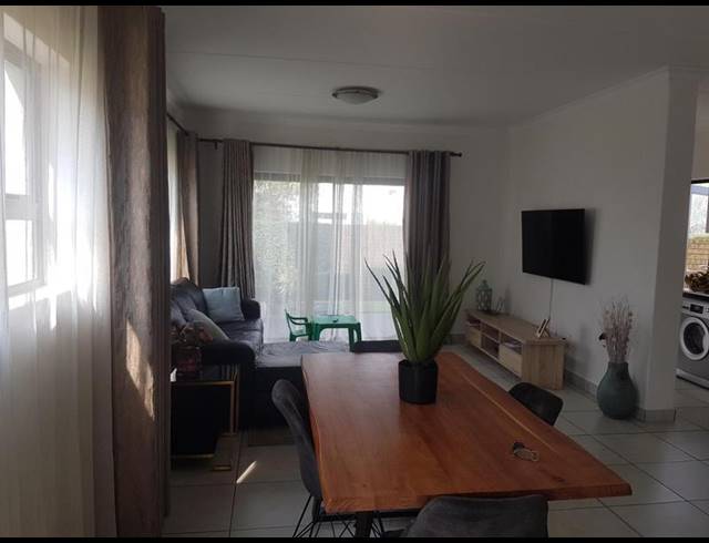 3 BEDROOM HOUSE FOR SALE IN THATCHFIELD